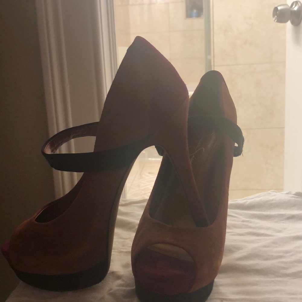 Shoes - Picture 2 of 3